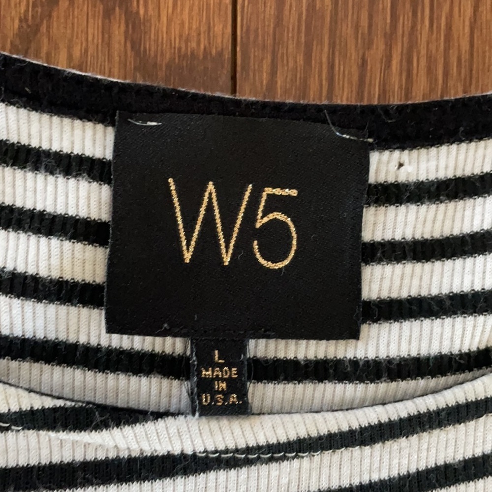 Anthropologie W5 cold shoulder women’s top. Striped High low pleat back Size L - Picture 9 of 11